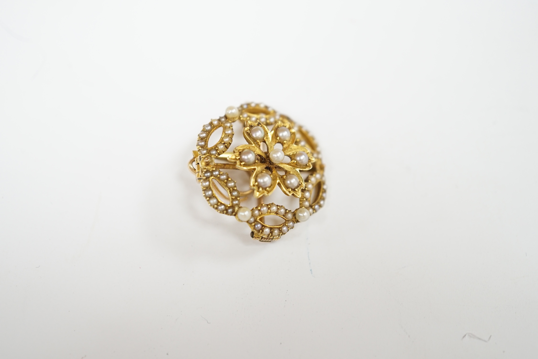 An Edwardian 15ct and seed pearl cluster set pendant brooch, overall 32mm, gross weight 5.3 grams. Condition - fair to good